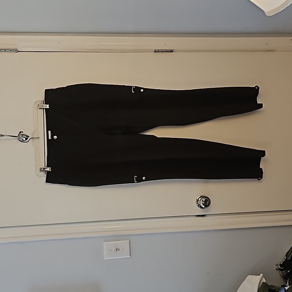 ZENERGY by CHICO'S Brown Midrise Semi-elastic Waist Cargo Pants 2 - Picture 2 of 8